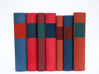 Aufgereihte Bücher